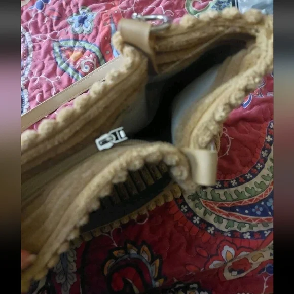 Stylish Tan Tote Bag - Picture 5 of 6